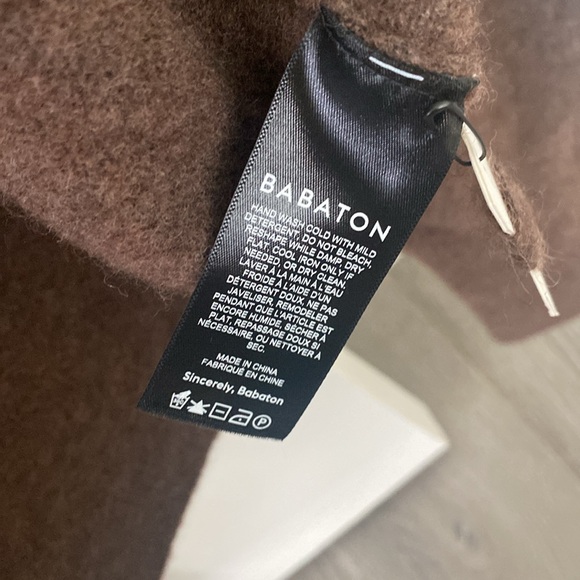 Aritzia Wool cropped Cardigan - Picture 4 of 5